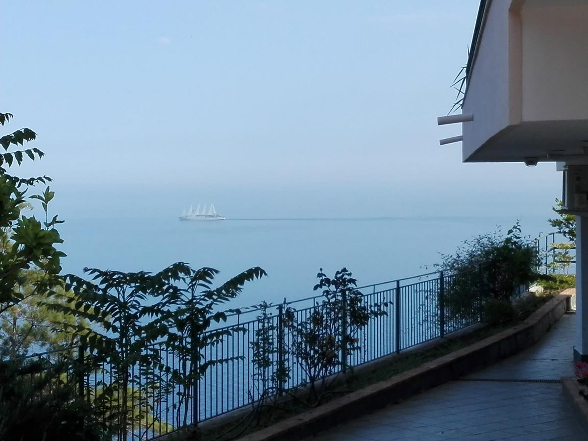 Bed and Breakfast La Nave Sul Mare Di Taormina Летоянні Екстер'єр фото