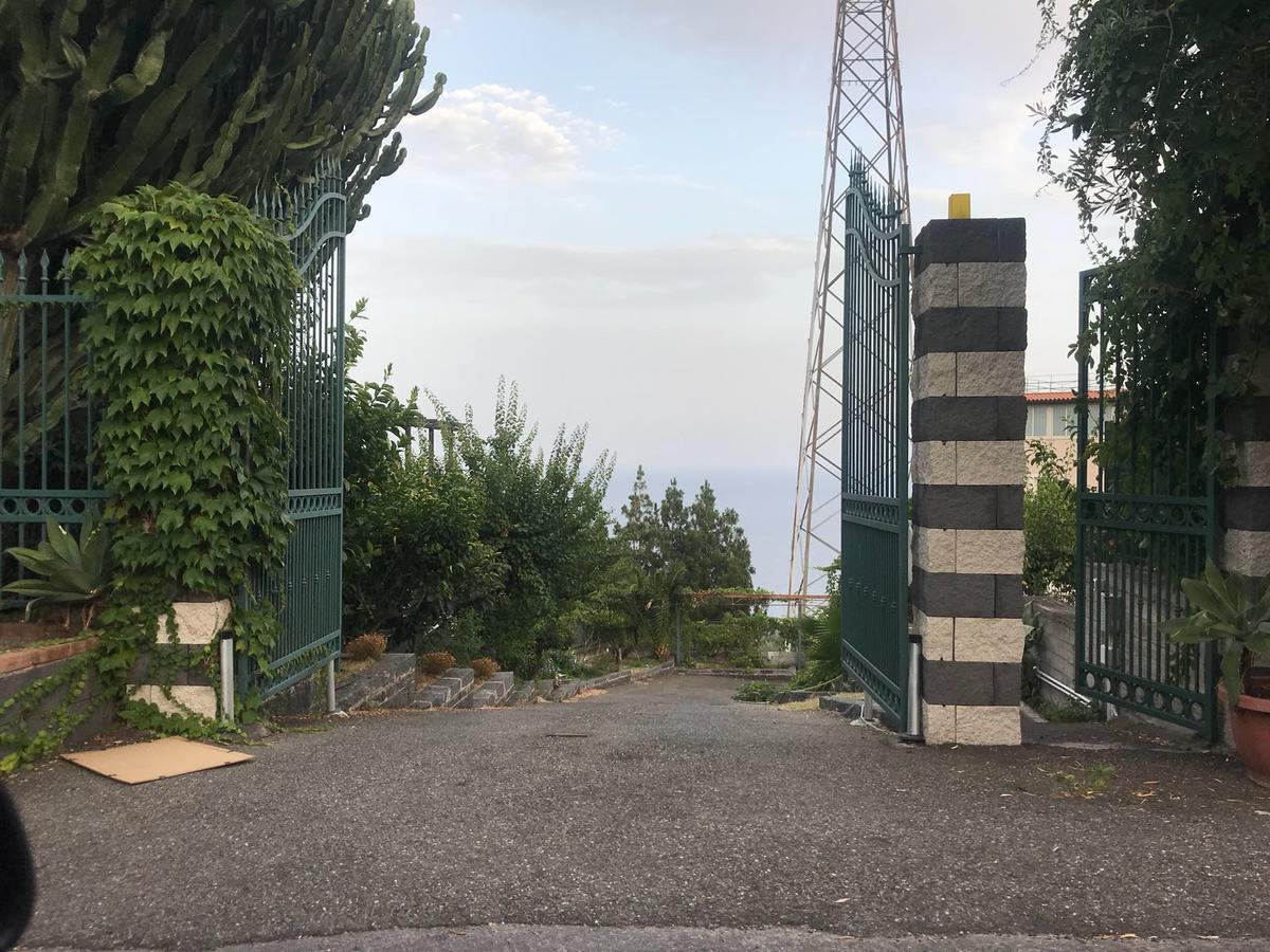 Bed and Breakfast La Nave Sul Mare Di Taormina Летоянні Екстер'єр фото