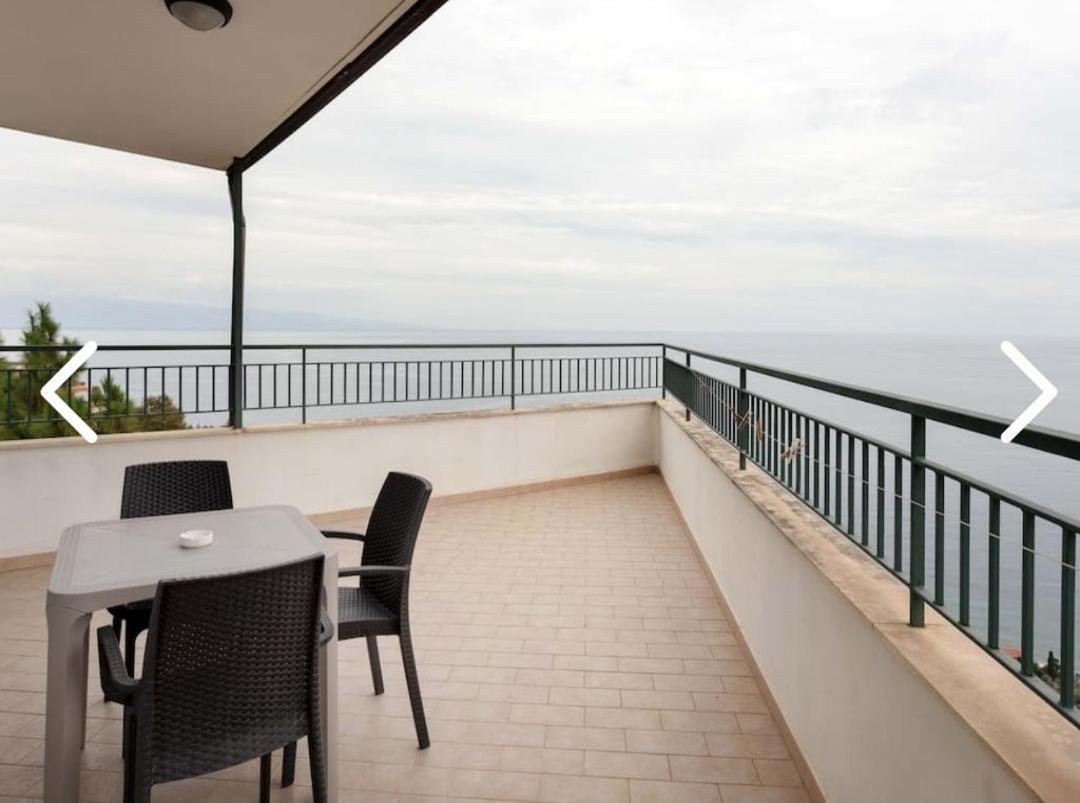 Bed and Breakfast La Nave Sul Mare Di Taormina Летоянні Екстер'єр фото