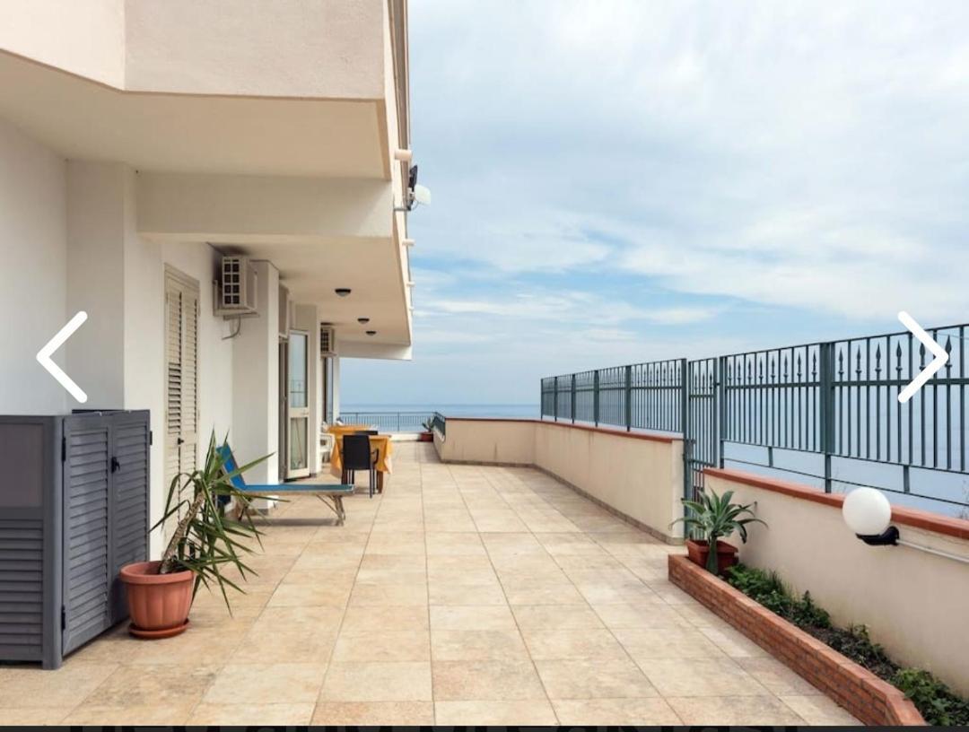 Bed and Breakfast La Nave Sul Mare Di Taormina Летоянні Екстер'єр фото